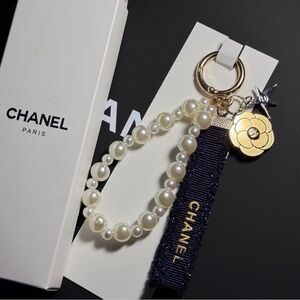 CHANEL Black & White Text Print Graphic